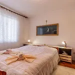 Irena פורץ